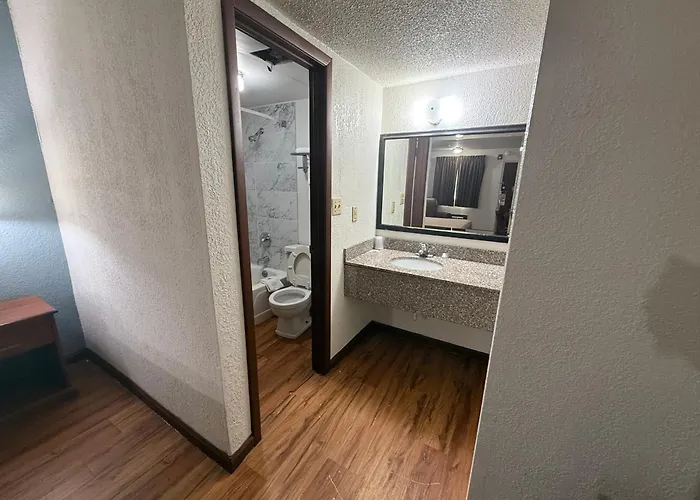 Relax & Motel Mattoon