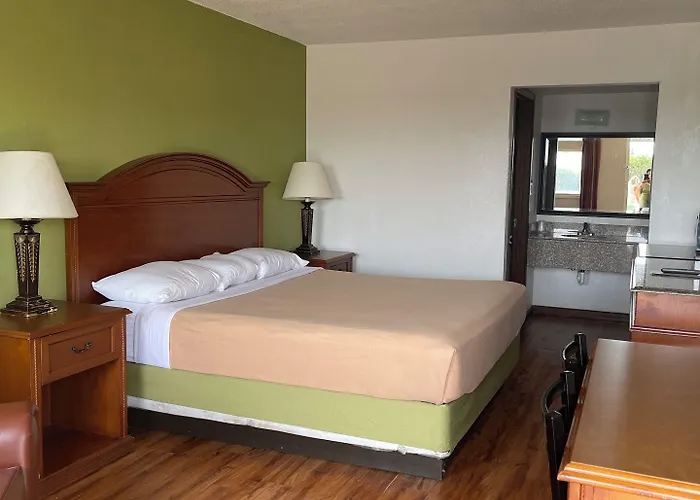 Relax & Motel Mattoon