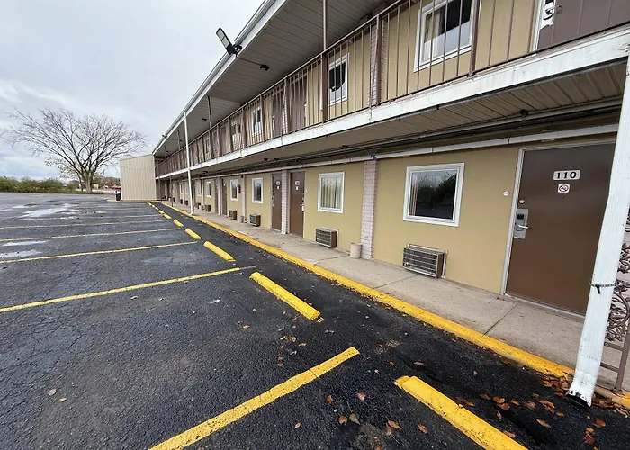 Relax & Motel Mattoon